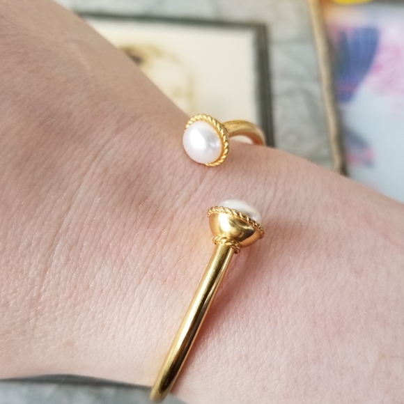 Relisted -Vintage pearl ends bracelet gold tone flexible real - Picture 7 of 8